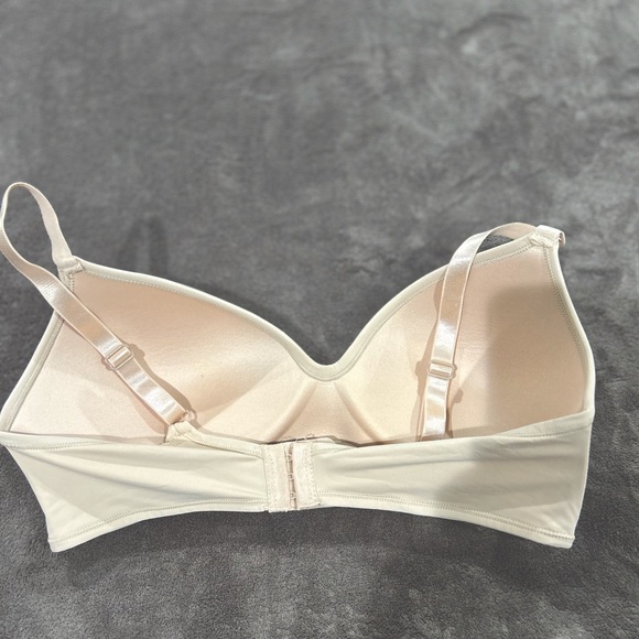 Women’s wireless cream Bra 38C - Picture 3 of 5